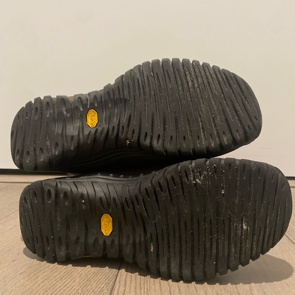 US 8, UGG Women’s Adirondack Waterproof Tall - Picture 4 of 4